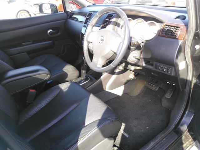 NISSAN TIIDA
