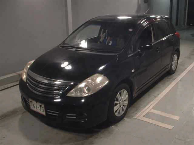 NISSAN TIIDA