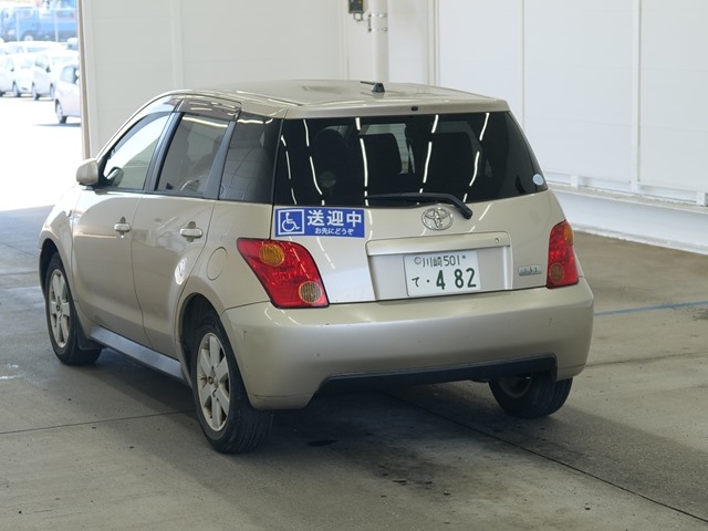 TOYOTA IST