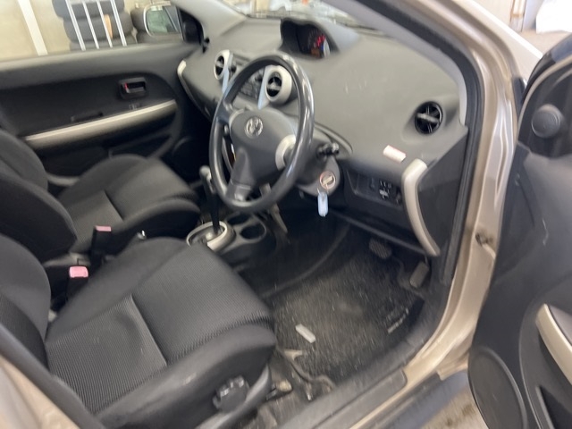 TOYOTA IST