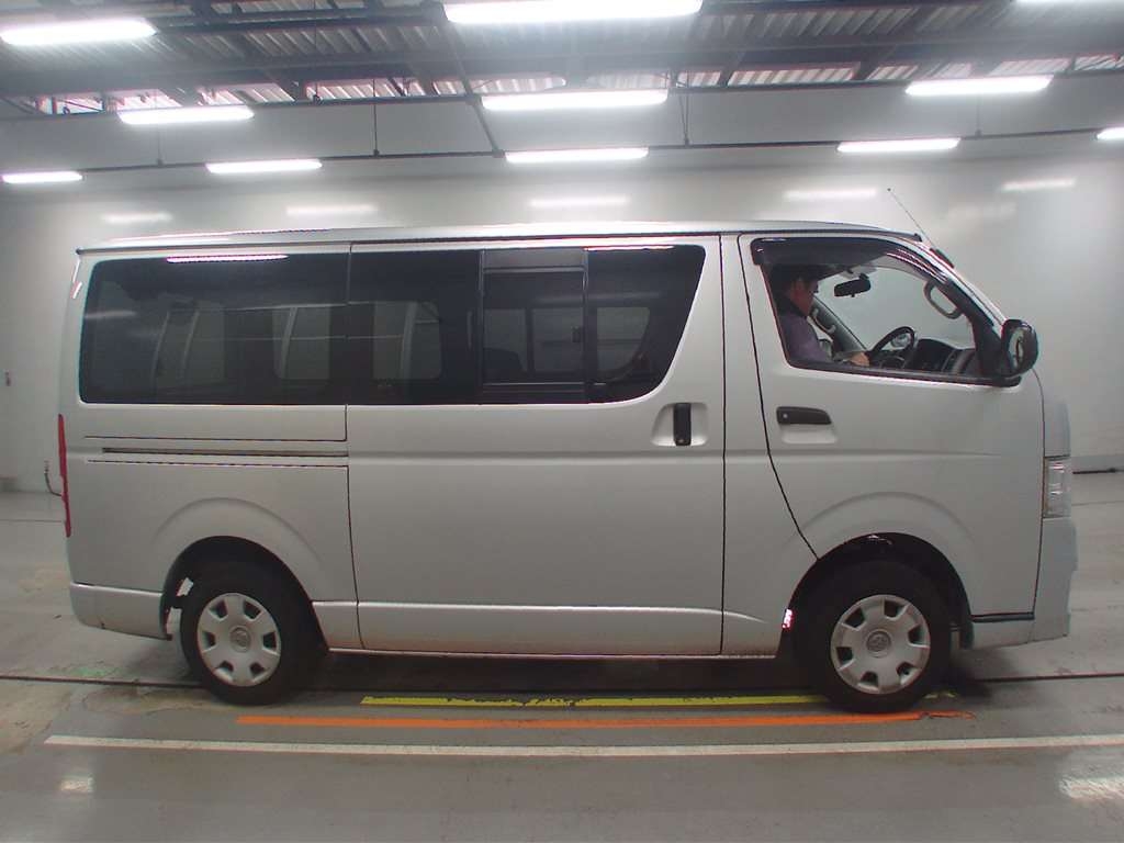 TOYOTA REGIUS ACE