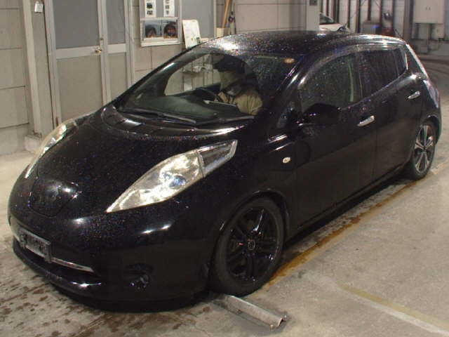 NISSAN LEAF