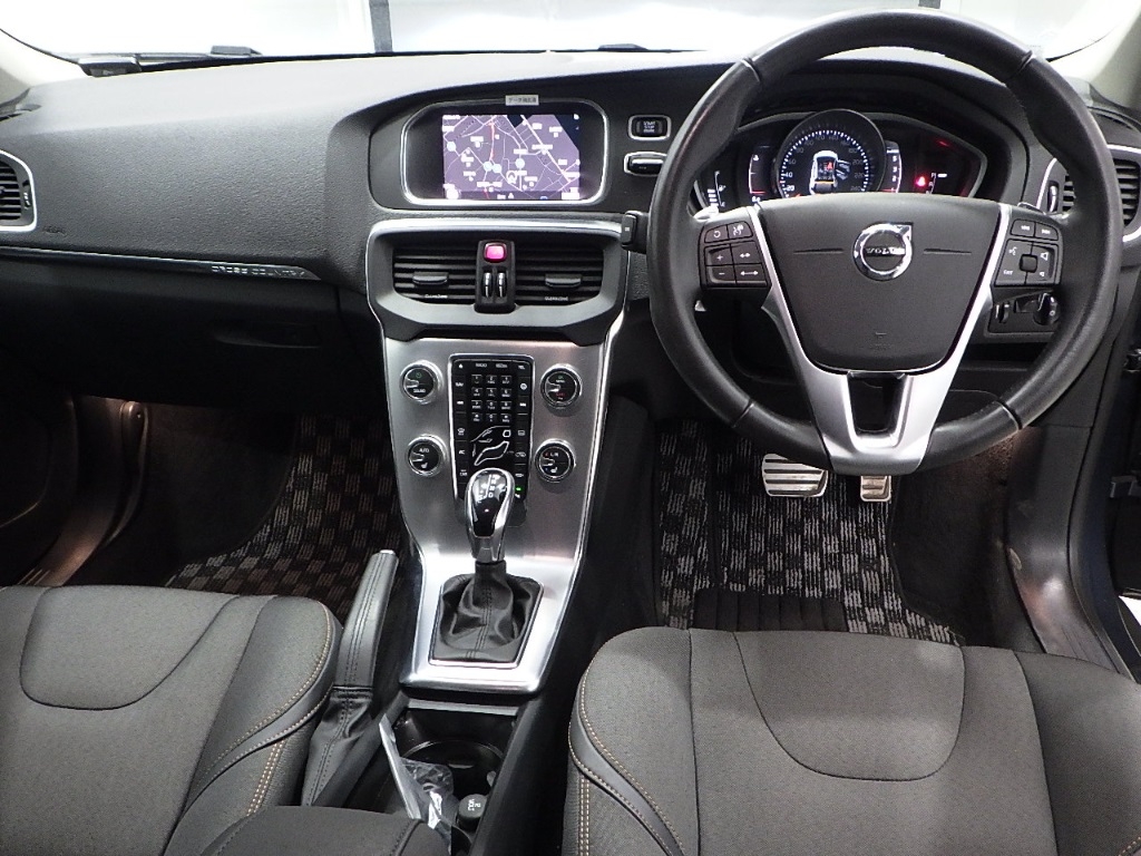 VOLVO V40