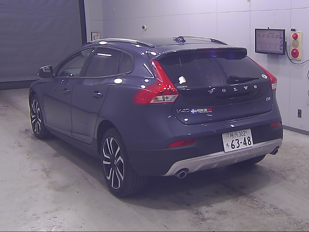 VOLVO V40