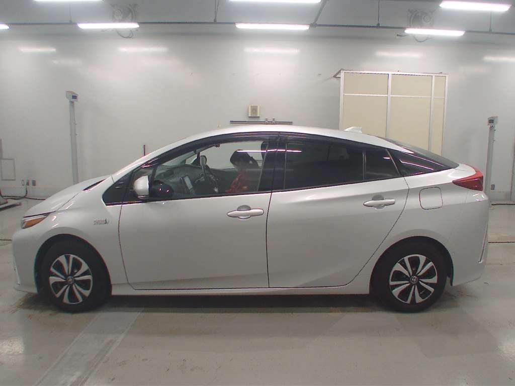 TOYOTA PRIUS PHV