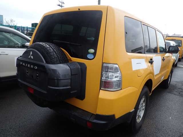 MITSUBISHI PAJERO