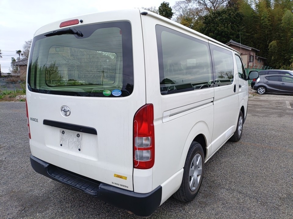 TOYOTA REGIUS ACE