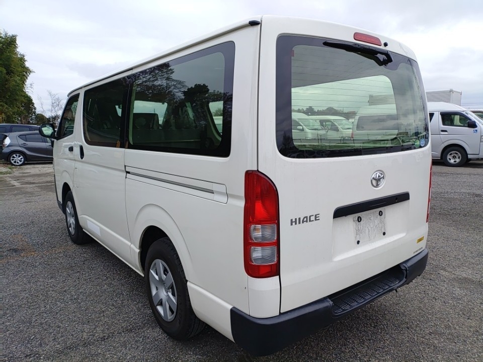 TOYOTA REGIUS ACE