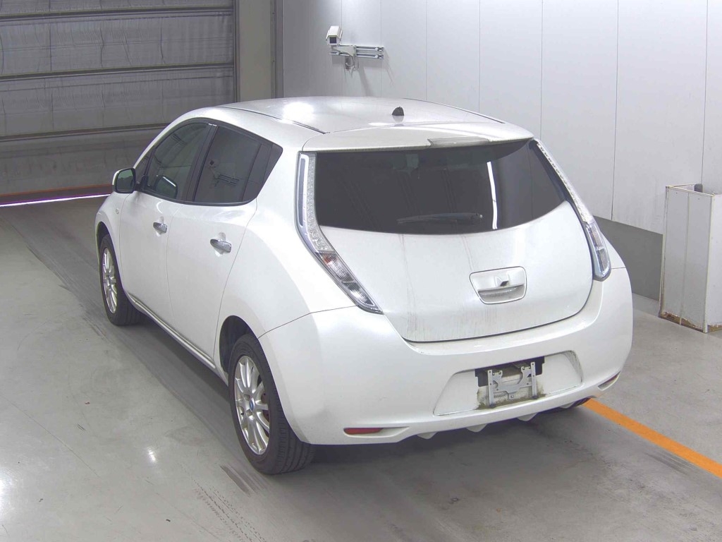 NISSAN LEAF