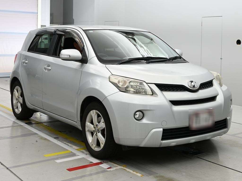 TOYOTA IST