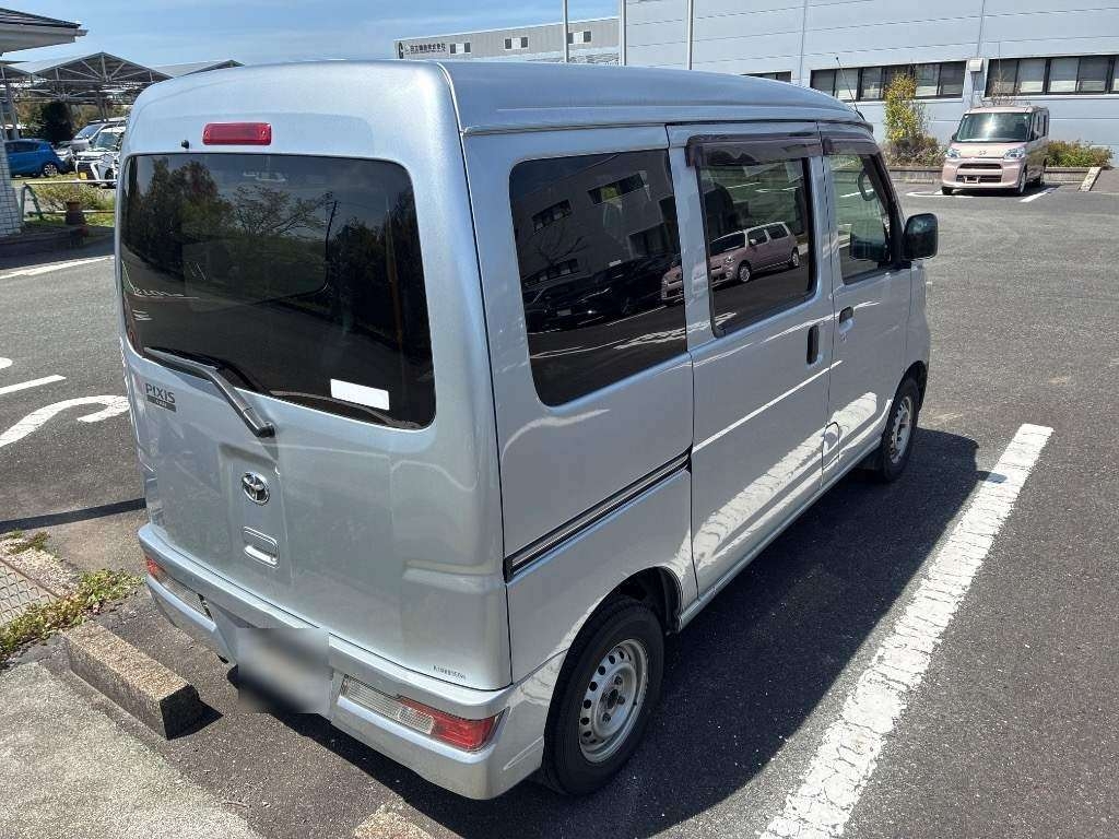 TOYOTA PIXIS VAN