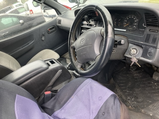 TOYOTA HIACE