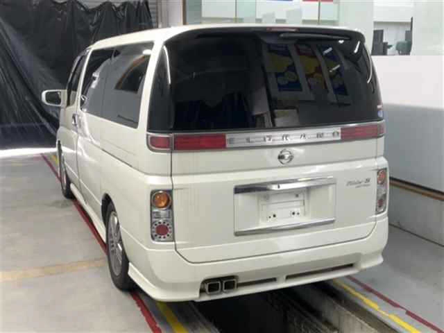 NISSAN ELGRAND