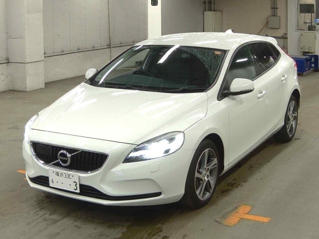 VOLVO V40