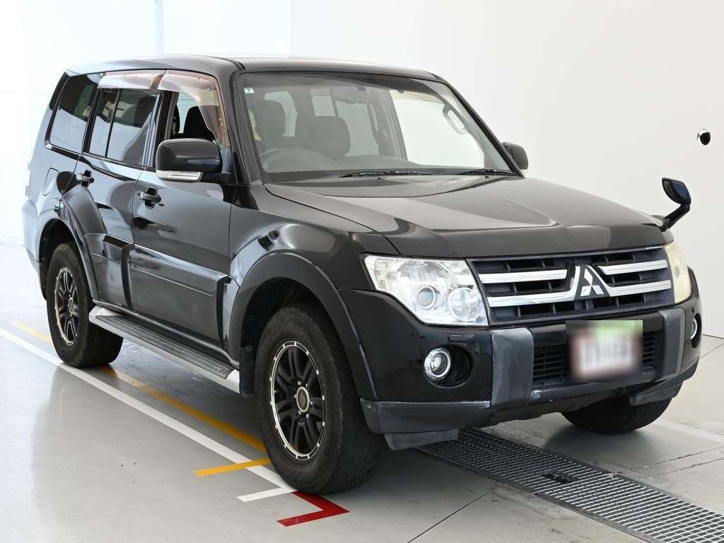 MITSUBISHI PAJERO