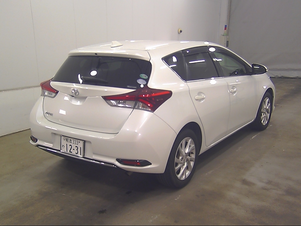 TOYOTA AURIS
