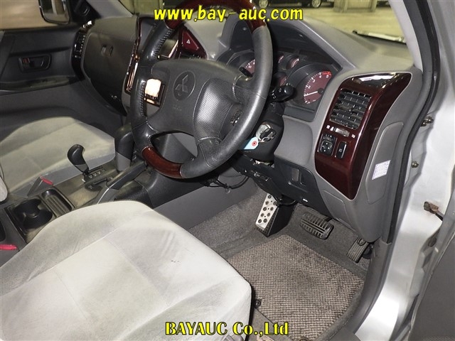 MITSUBISHI PAJERO
