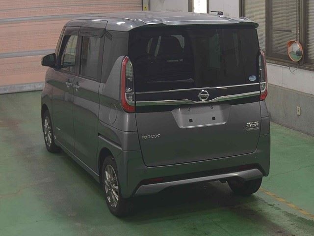 NISSAN ROOX
