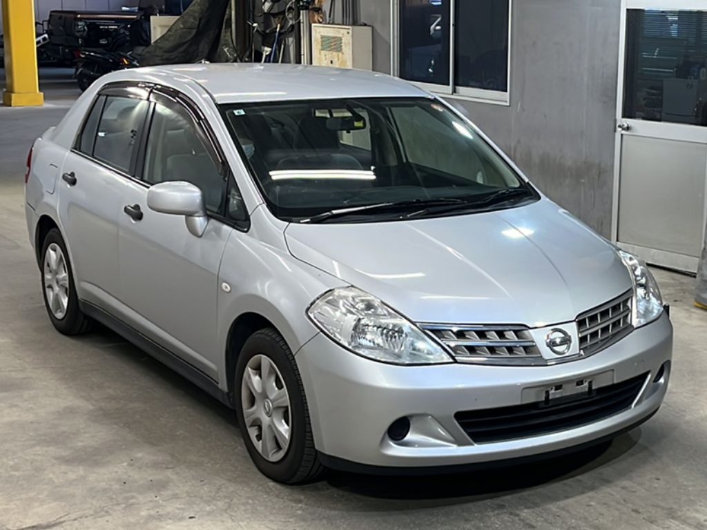 NISSAN TIIDA LATIO