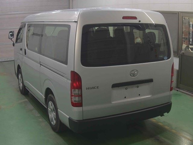 TOYOTA HIACE