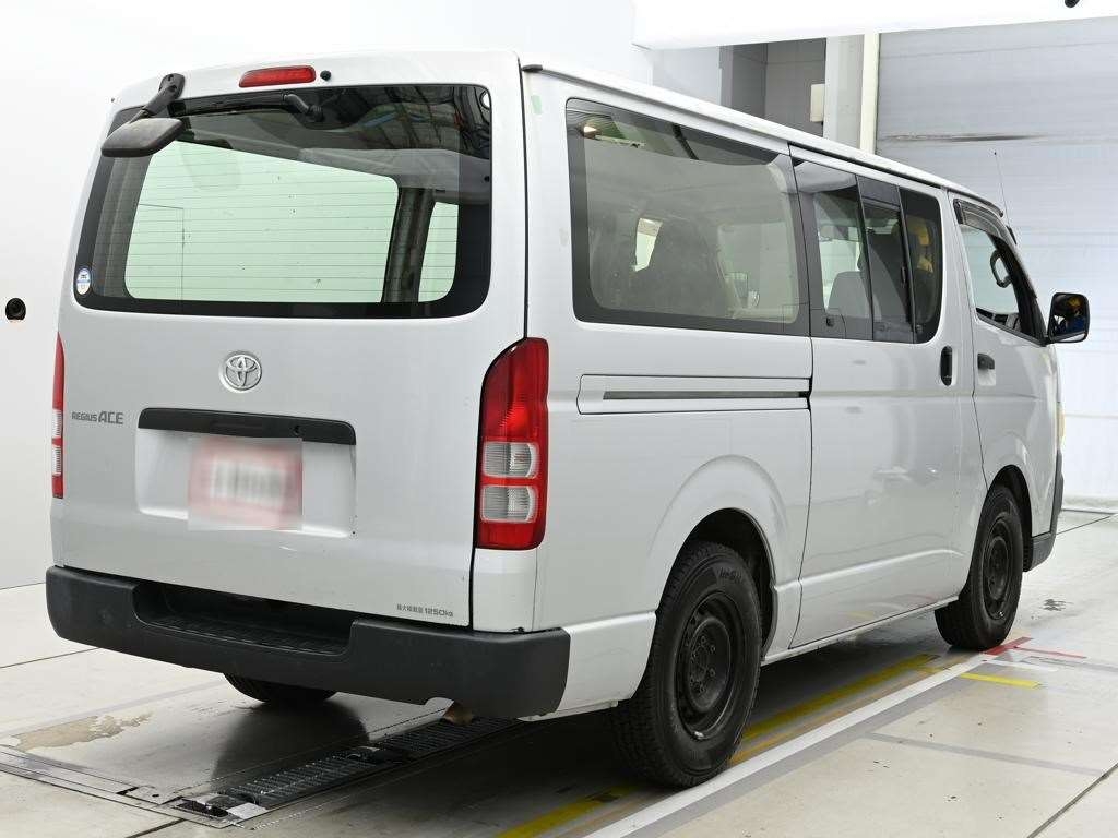 TOYOTA REGIUS ACE