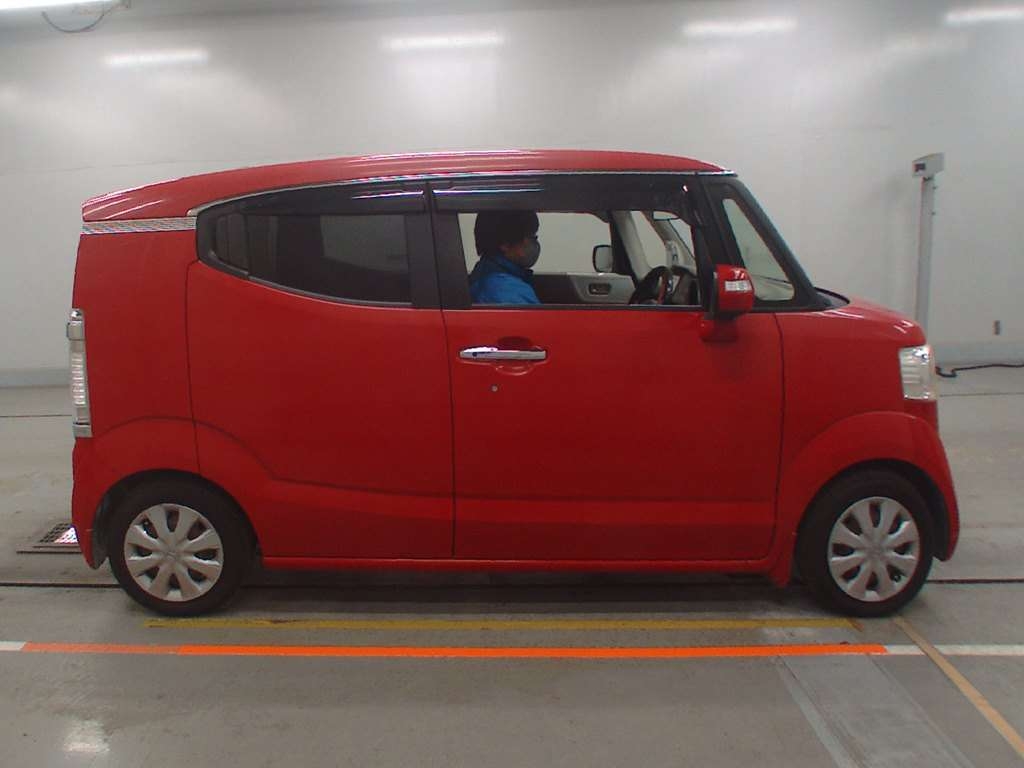 HONDA N-BOX SLASH