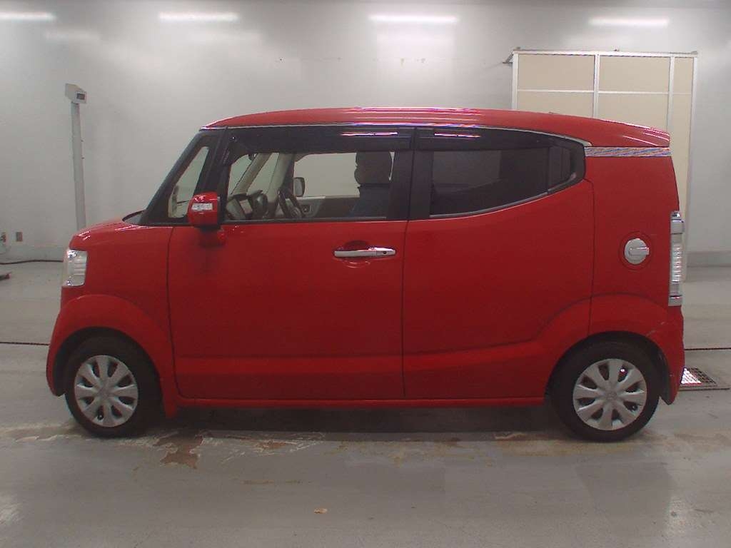 HONDA N-BOX SLASH