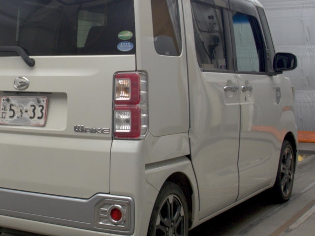 DAIHATSU WAKE