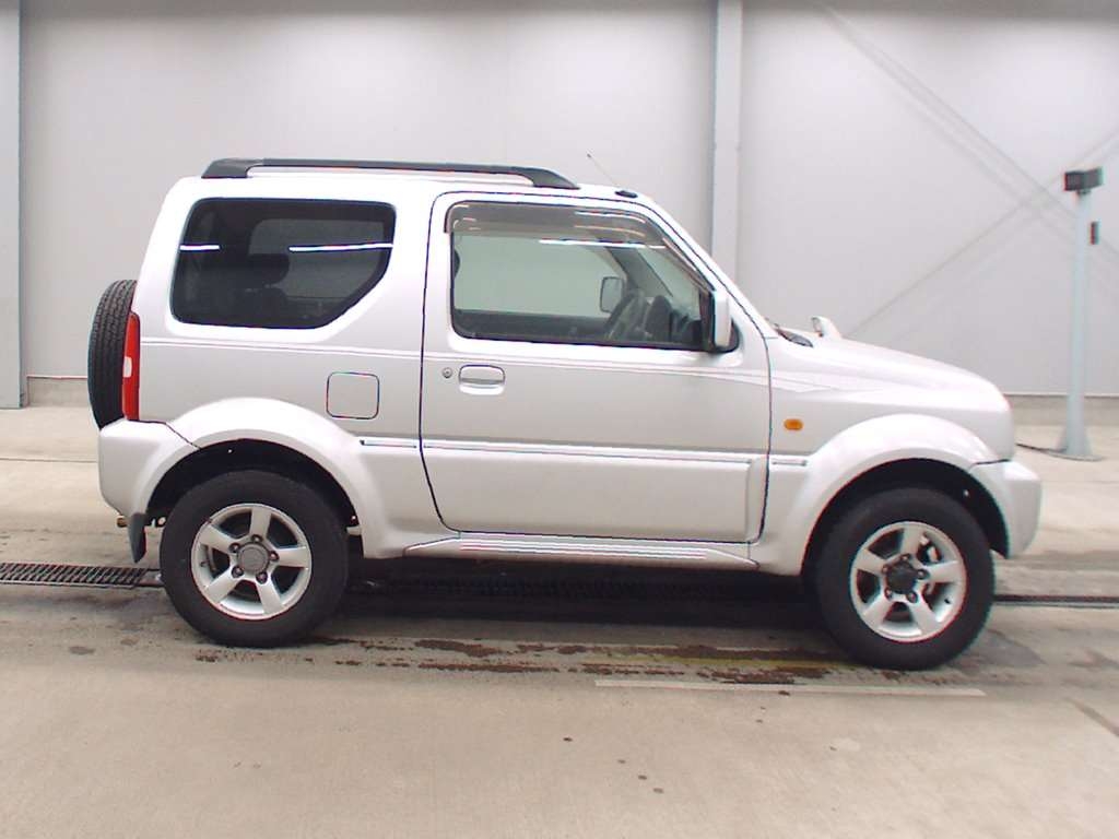 SUZUKI JIMNY SIERRA
