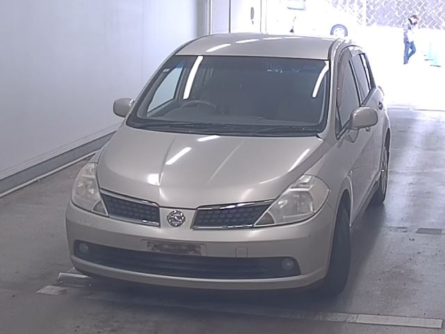 NISSAN TIIDA