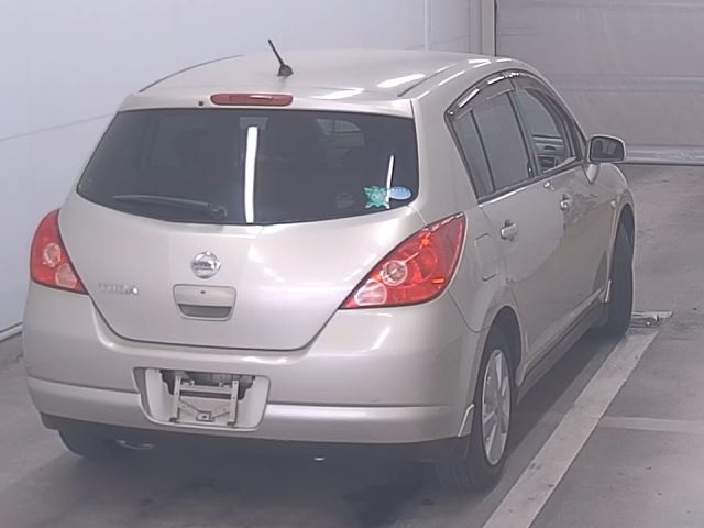 NISSAN TIIDA