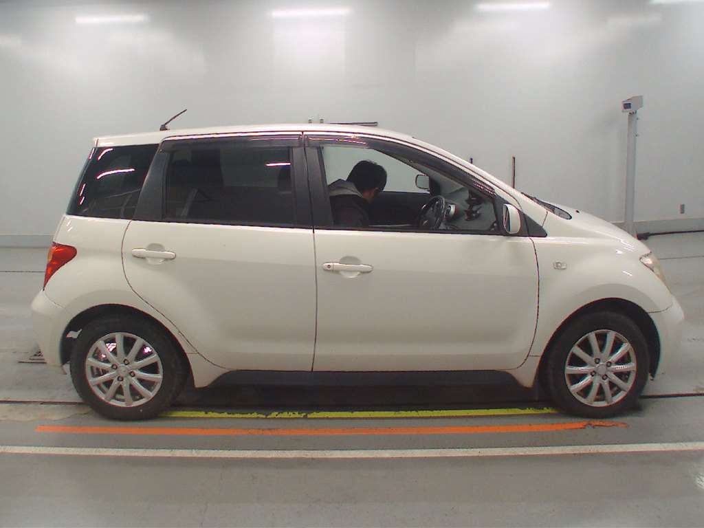TOYOTA IST