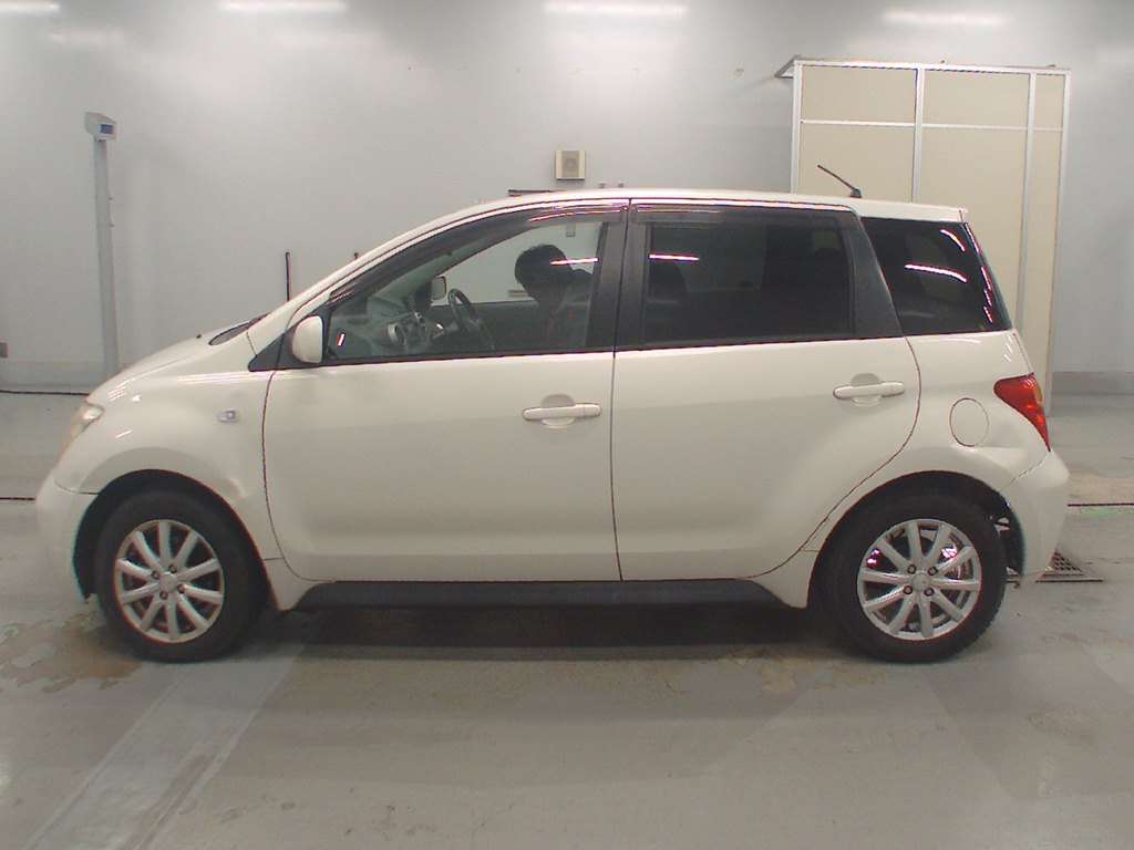 TOYOTA IST