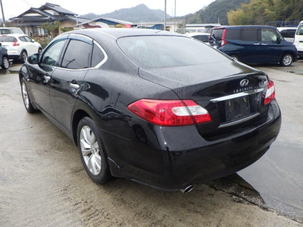 NISSAN FUGA