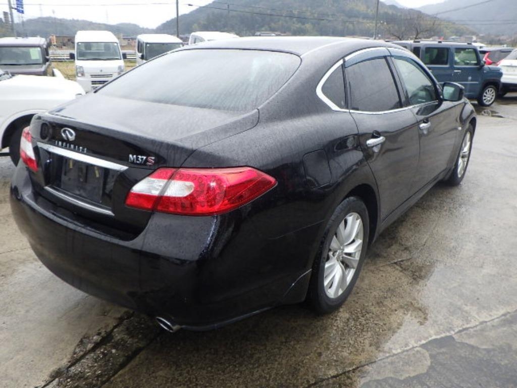 NISSAN FUGA