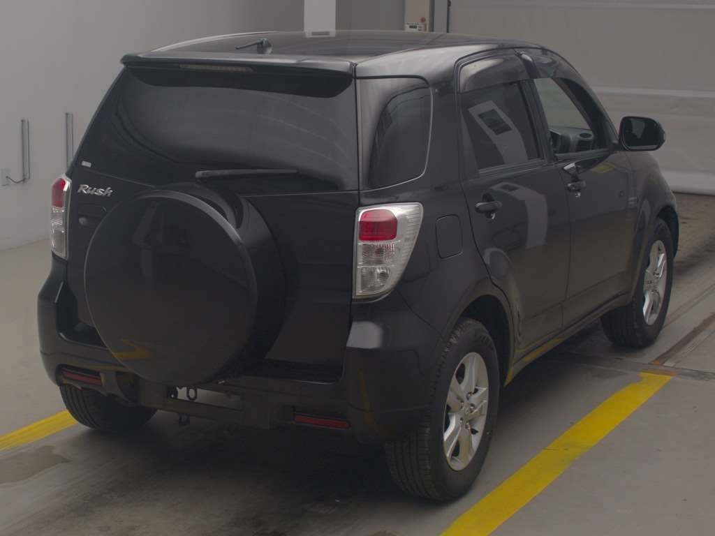 TOYOTA RUSH