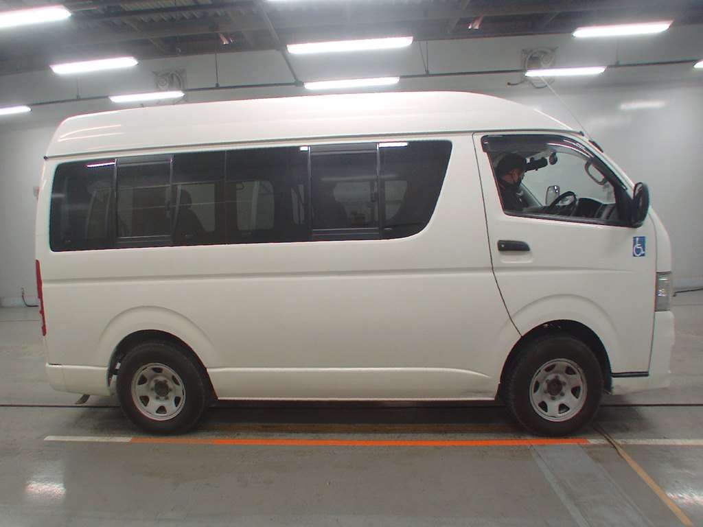 TOYOTA REGIUS ACE