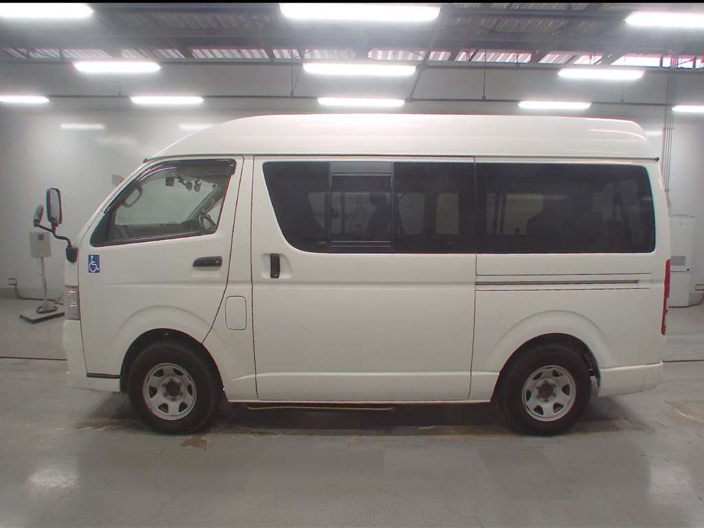 TOYOTA REGIUS ACE