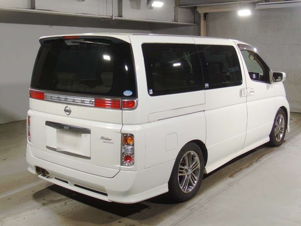 NISSAN ELGRAND