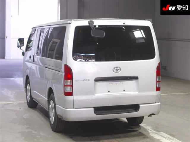 TOYOTA REGIUS ACE