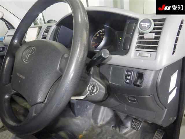 TOYOTA REGIUS ACE