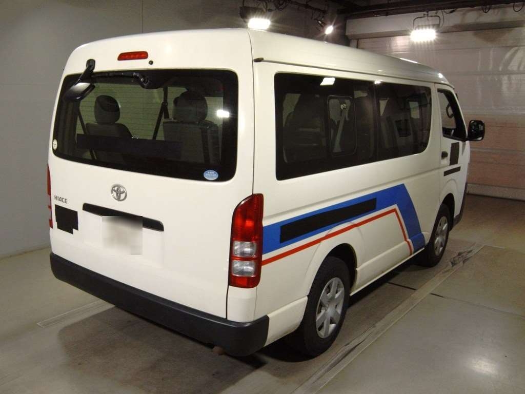 TOYOTA HIACE
