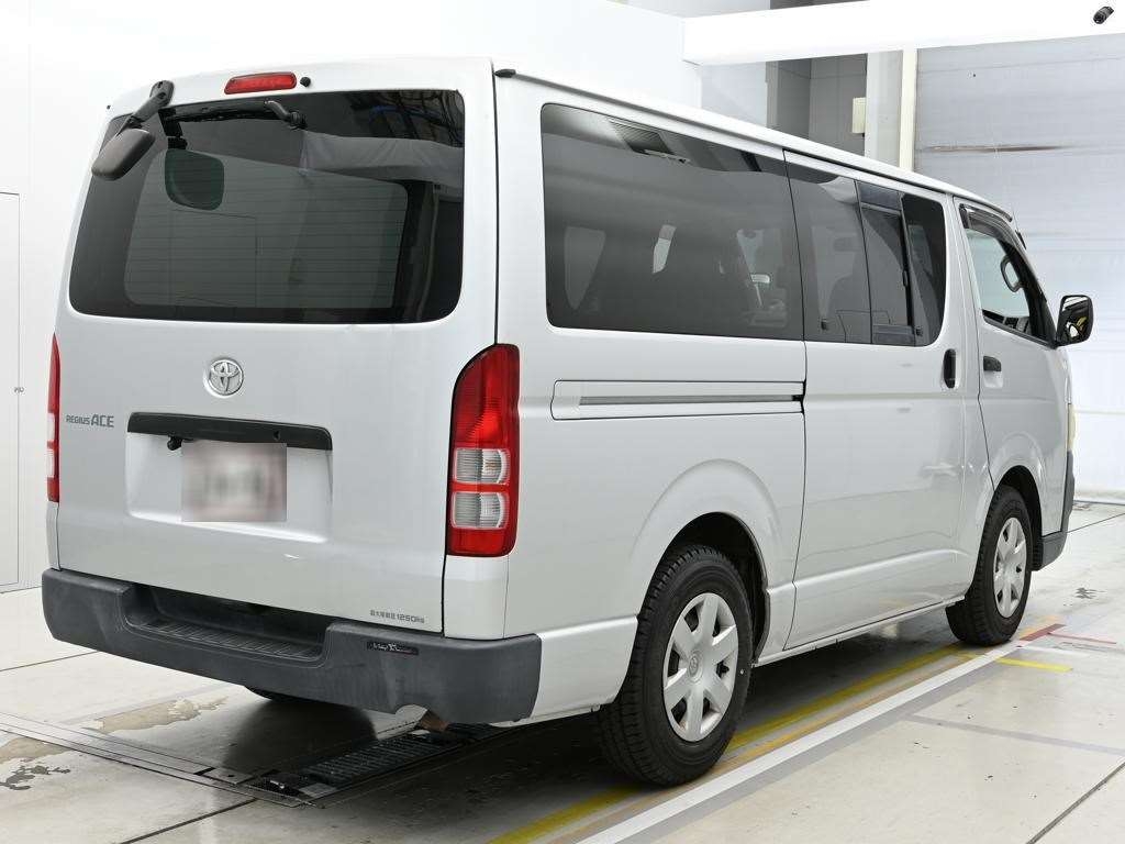 TOYOTA REGIUS ACE