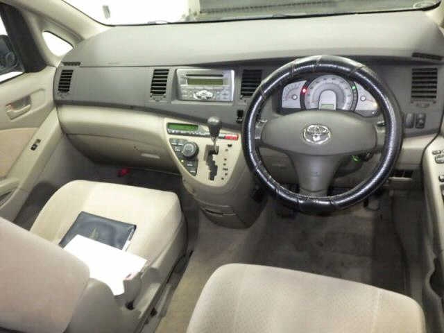 TOYOTA ISIS