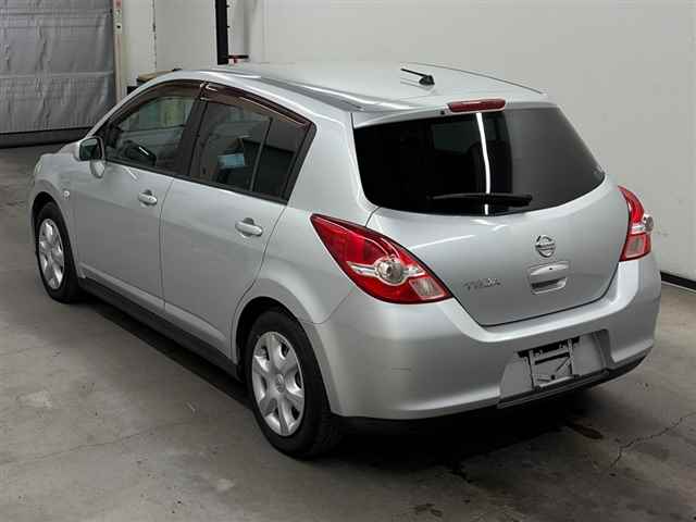 NISSAN TIIDA