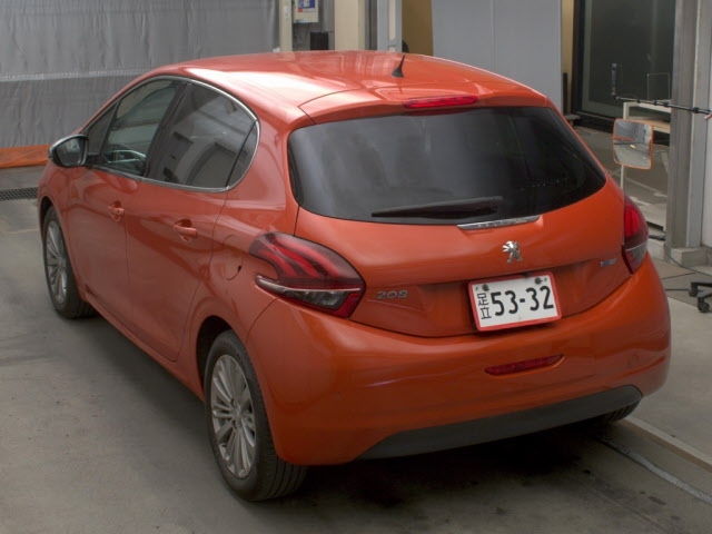PEUGEOT 208