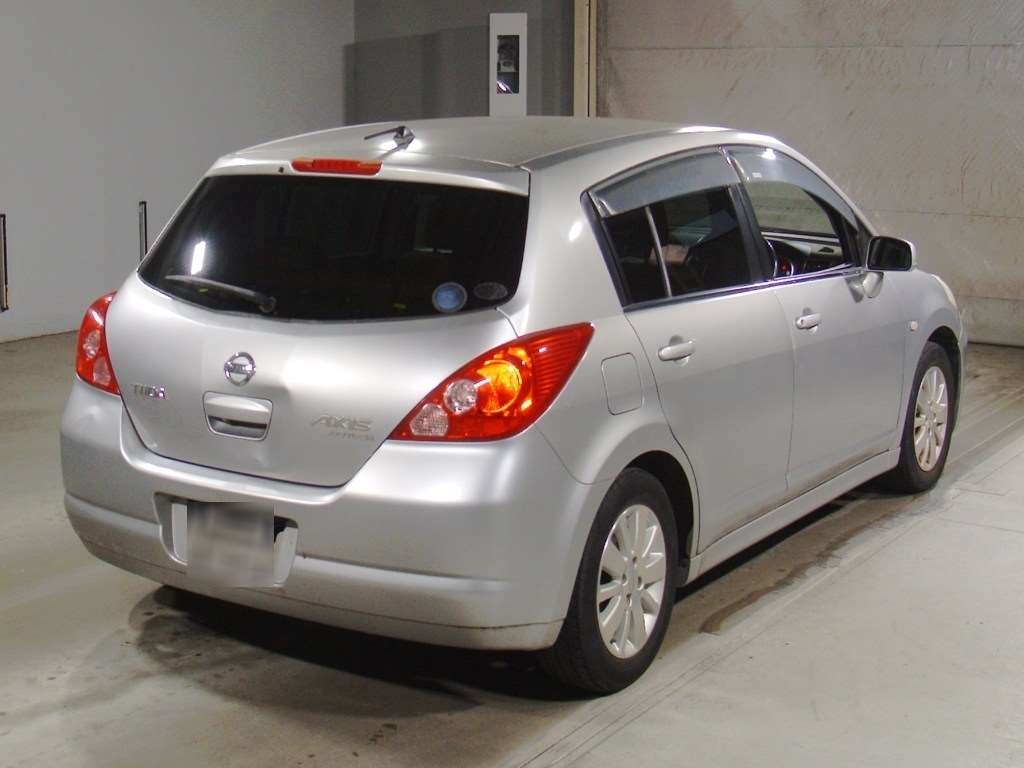 NISSAN TIIDA