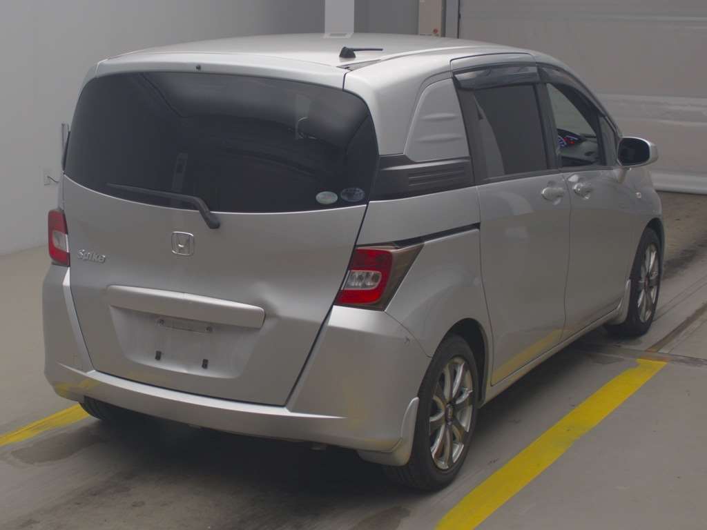 HONDA FREED SPIKE