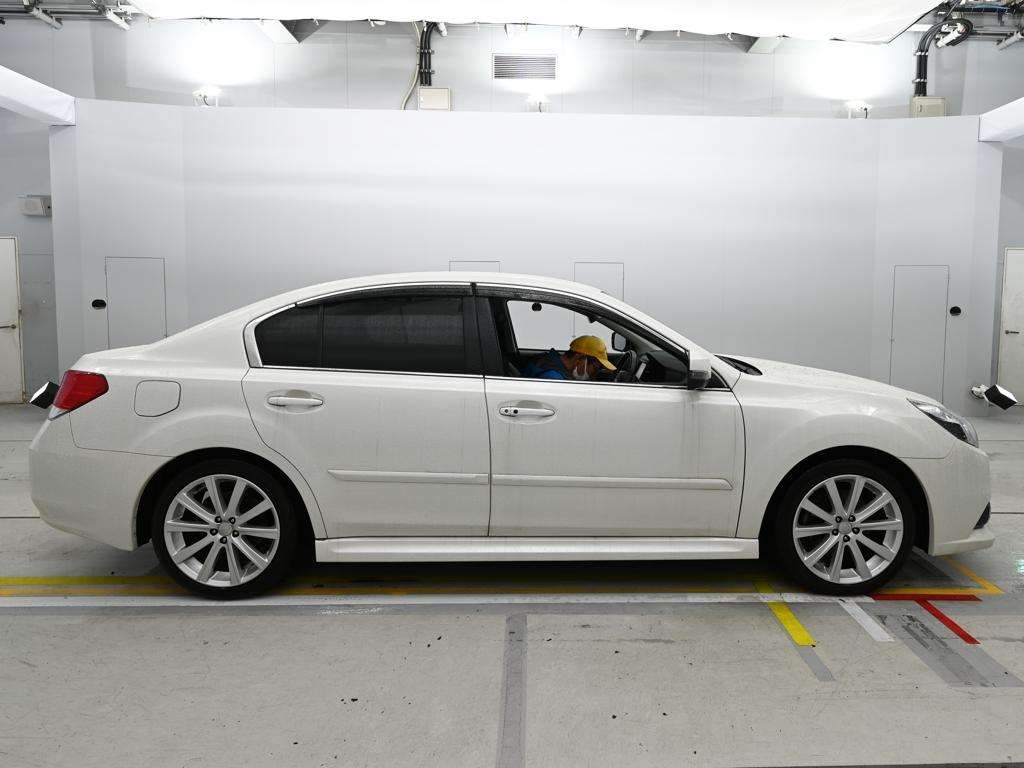 SUBARU LEGACY B4