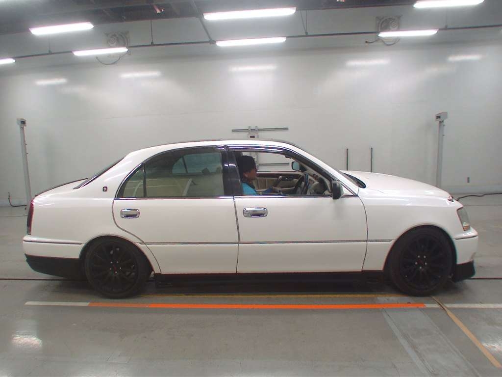 TOYOTA CROWN MAJESTA